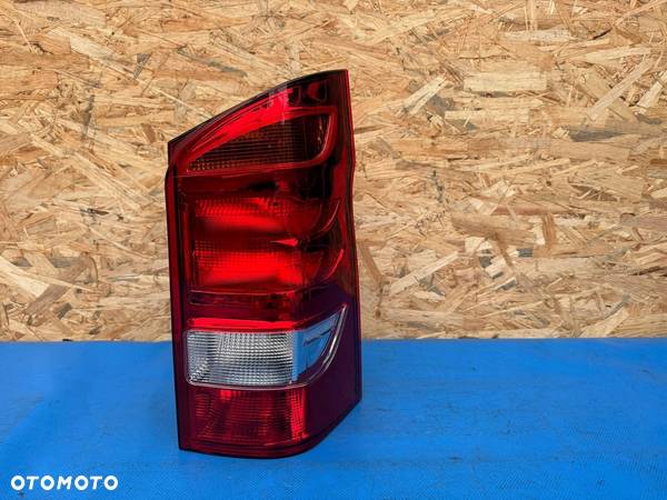 MERCEDES VITO 447 4478200164 LAMPA TYLNA PRAWA - 1