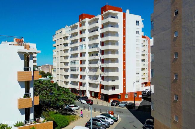 Apartamento com 1 Quarto  na Urbanização Horta da Raminha  em Portimão-0