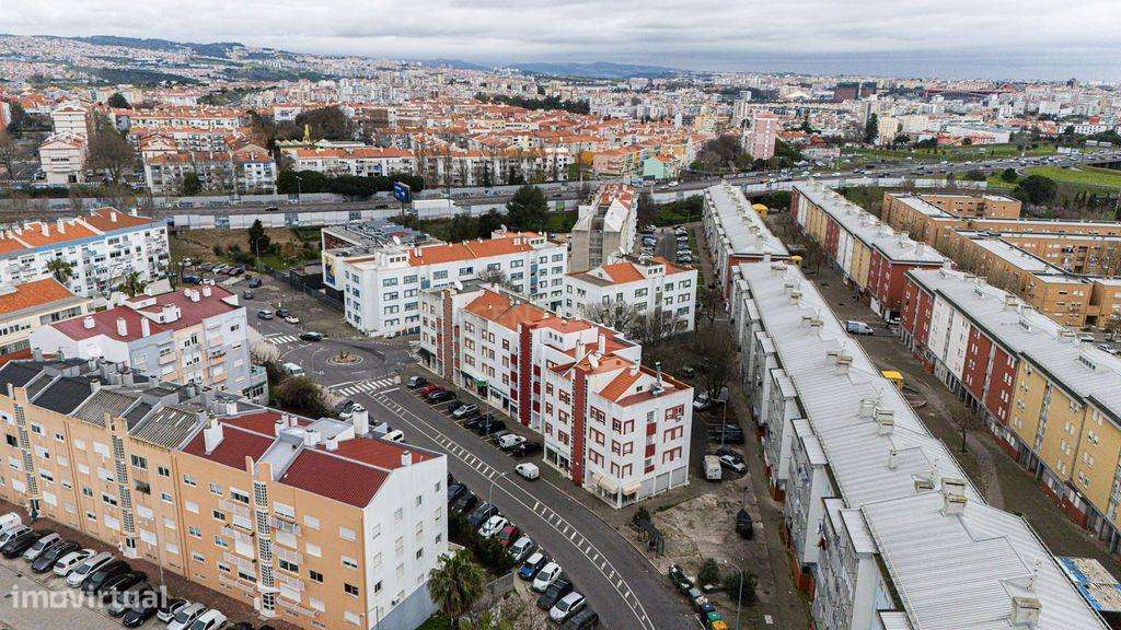 Apartamento T3 em Alfragide com Parqueamento-37