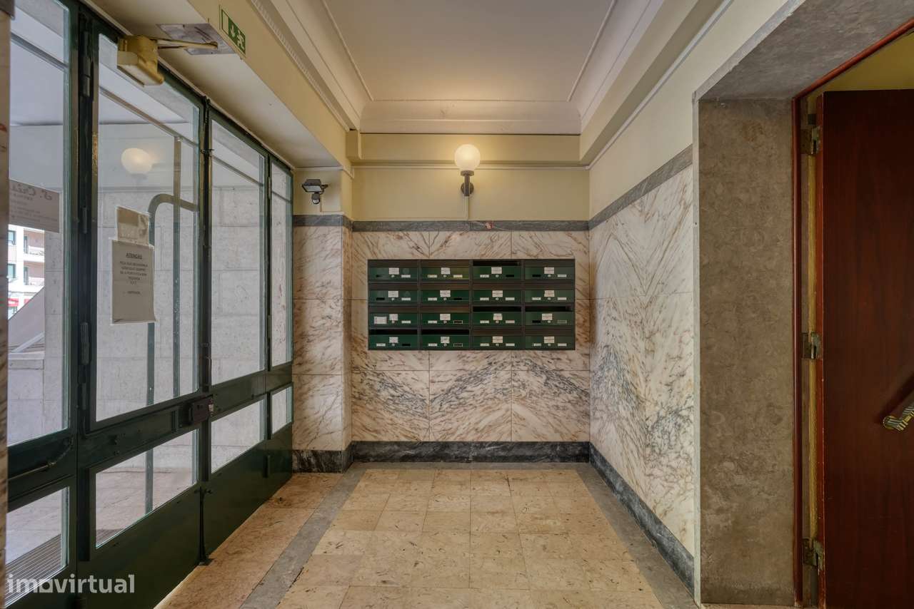 Apartamento T4 com varanda na Av. João XXI, Lisboa-39