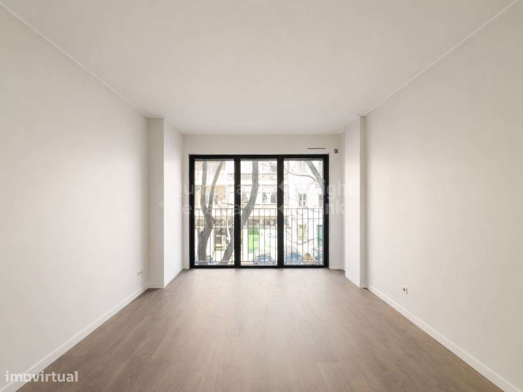 Apartamento T2 com arrecadação e garagem, em Alcântara - Grande imagem: 2/20