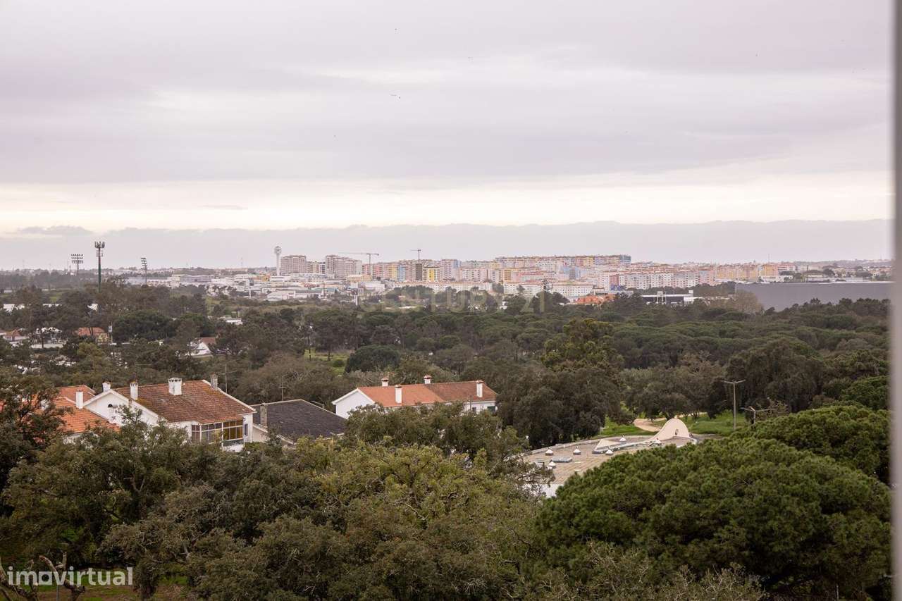Apartamento T2 com Vista Panorâmica em Amora, Seixal-28