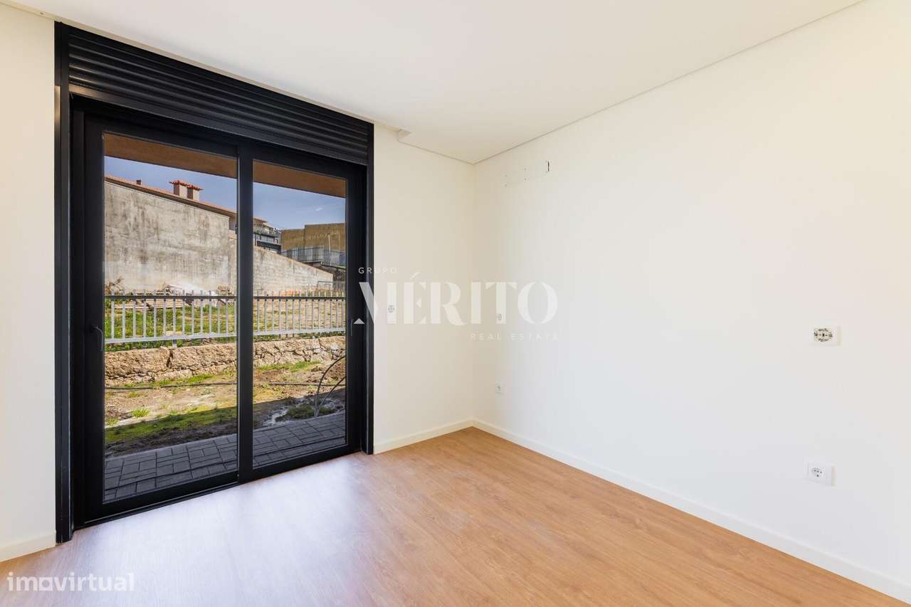 MORADIA T3 GEMINADA - NOVA-22