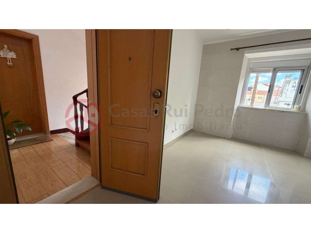 Apartamento T2 com logradouro e churrasqueira na Cova da Piedade, A...-10