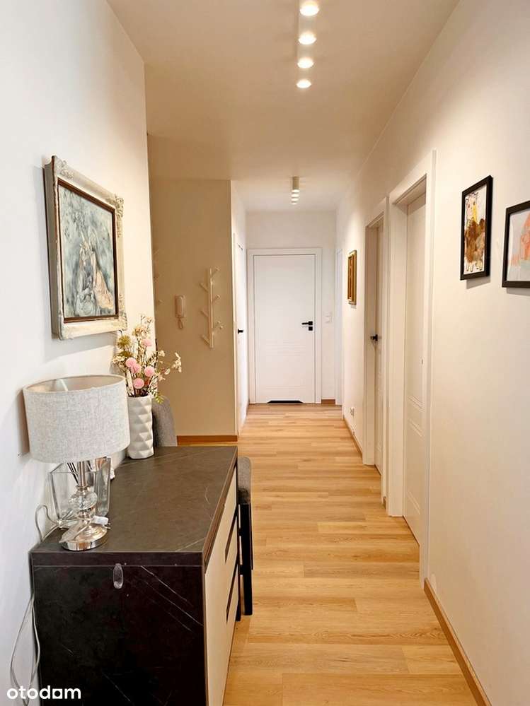 Balkon / 4 Pokoje / Garaż / Piwnica-16