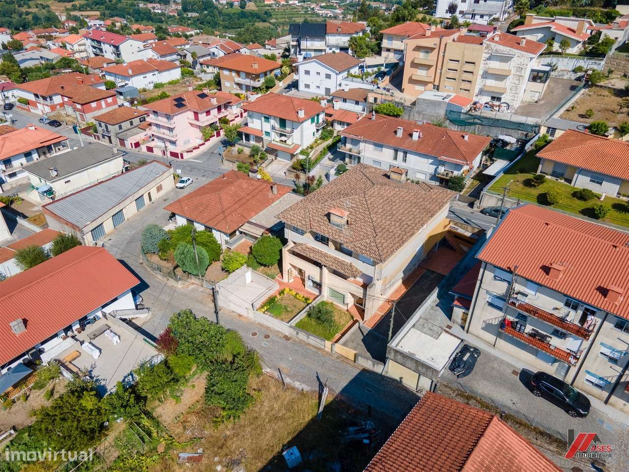 MORADIA T3 COM ÓTIMAS ÁREAS E ESPAÇO PARA NEGÓCIO PRÓPRIO!-25