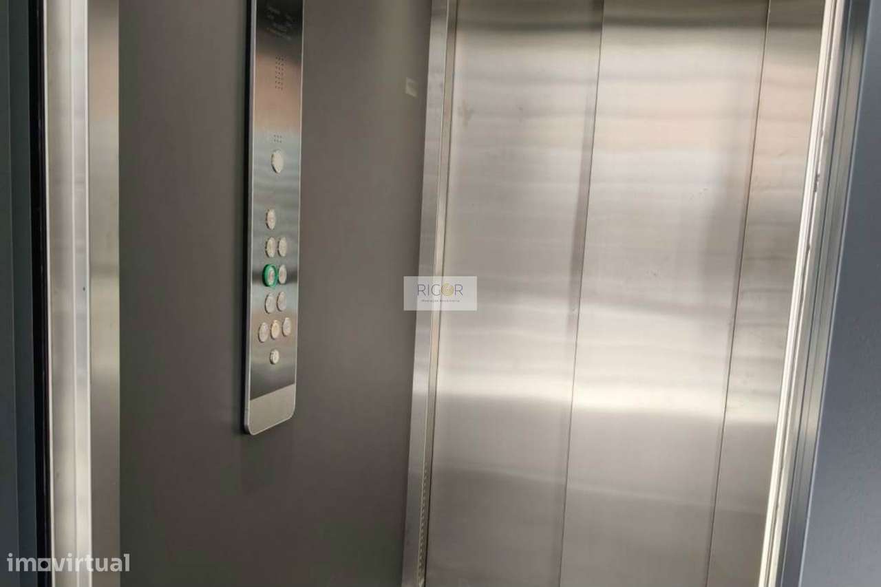 Apartamento T3 em Matosinhos, junto ao metro, pronto a habitar.-26