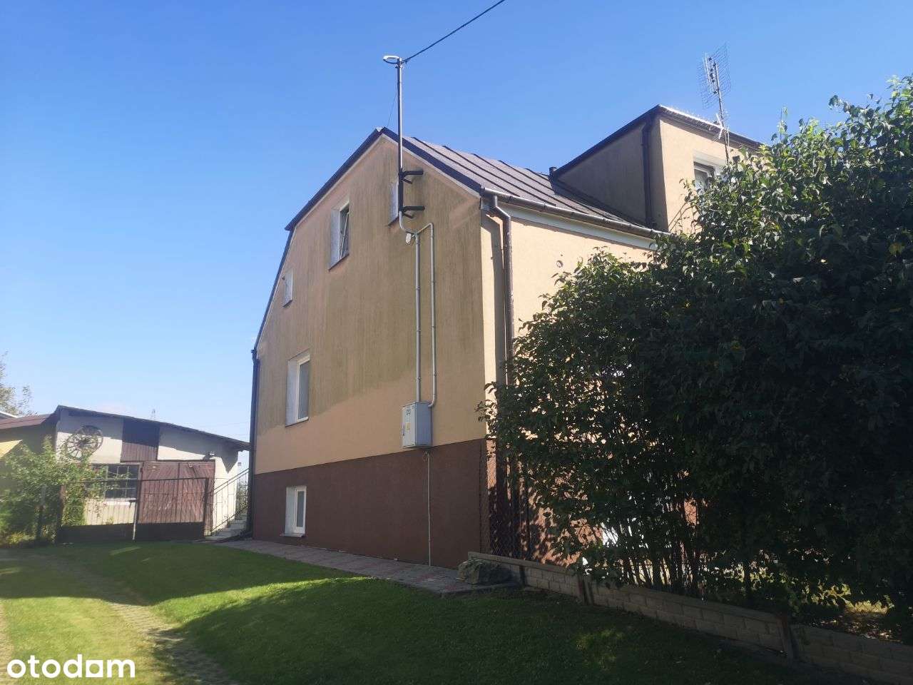 Przestronny dom z garażem i działką 9200 m² - Pełny obrazek: 4/8