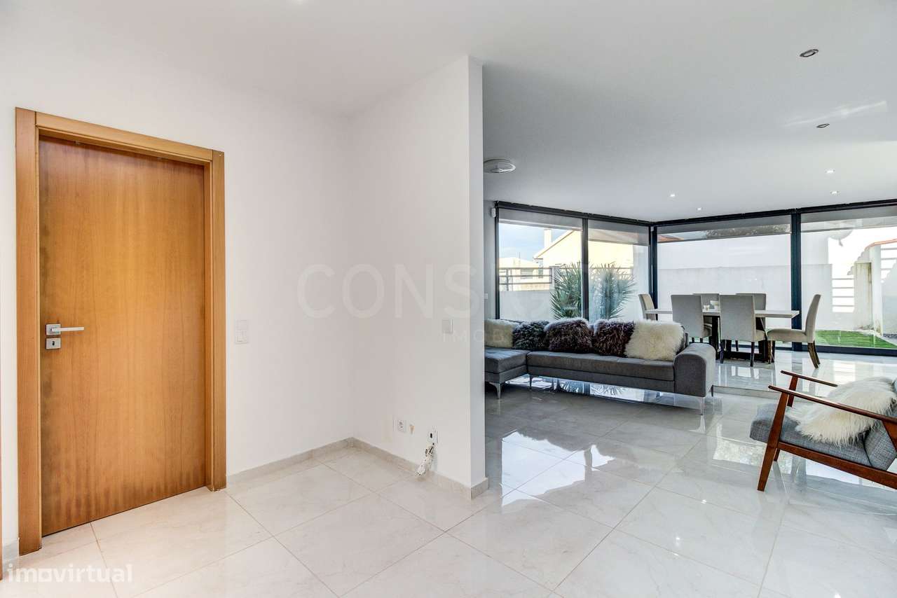 Moradia com 170 m², jardim, zona de barbecue e estacionamento para dua-11
