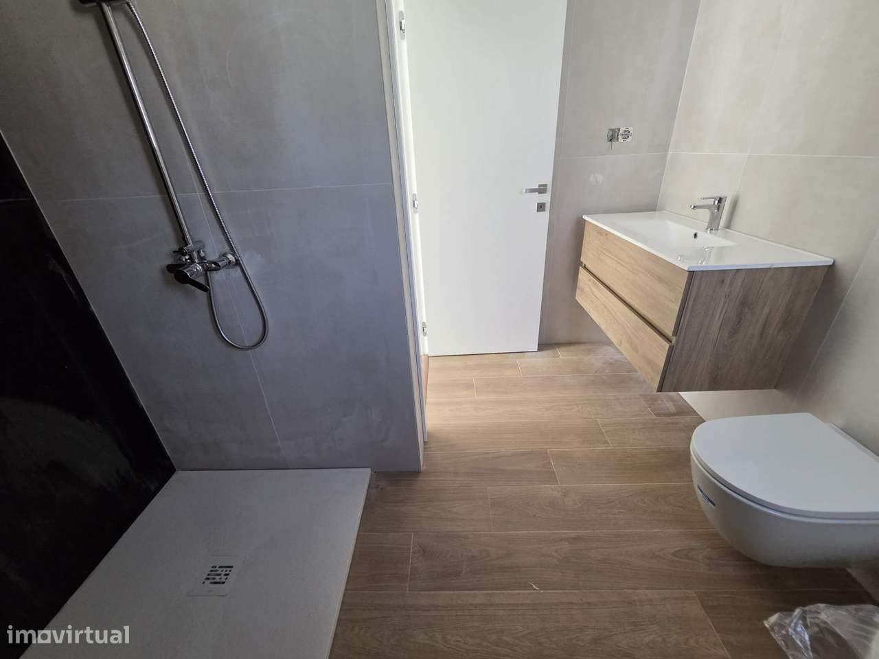 Moradia Térrea T2 totalmente remodelada e Equipada com Pátio-19