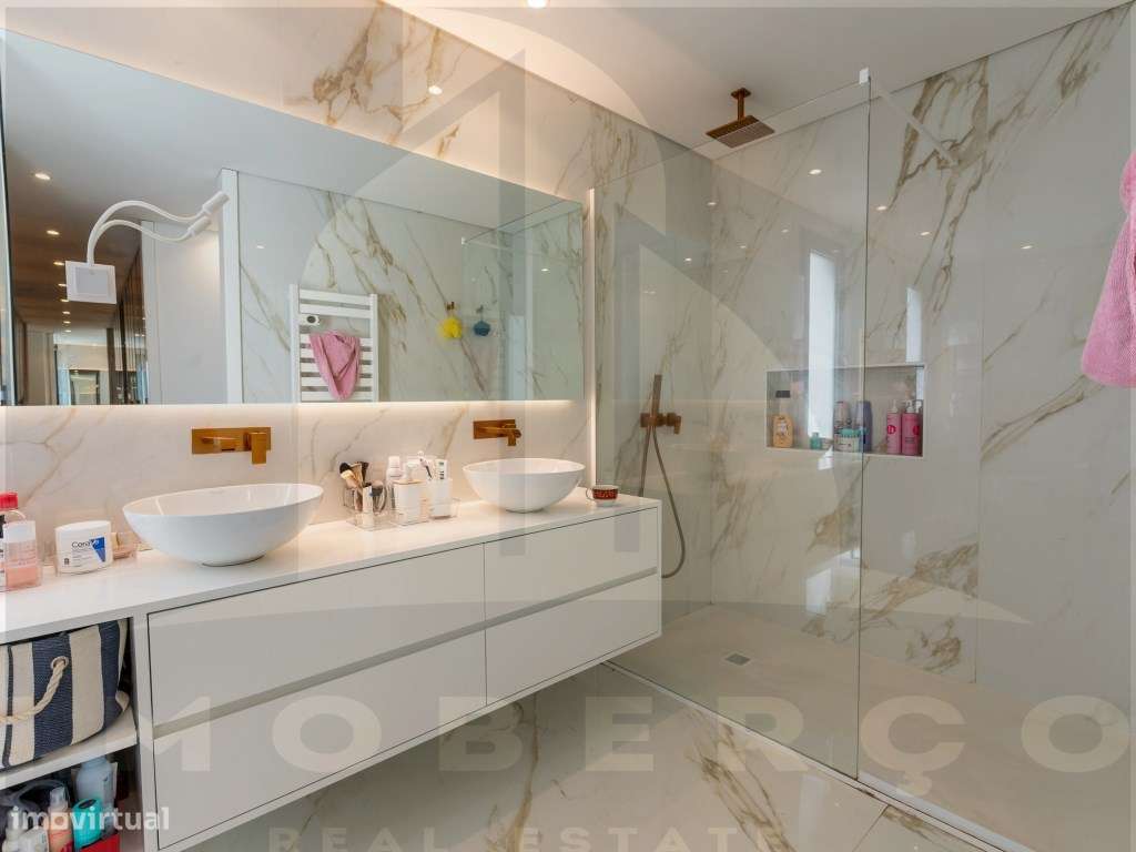 Moradia T3 de Luxo em Creixomil - Como Nova-35