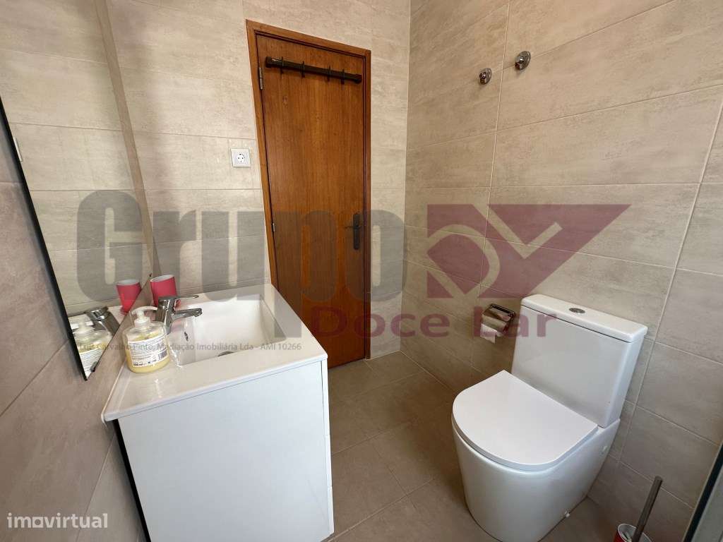 Apartamento T2+1 com Sótão a 350metros da praia de Sesimbra-20