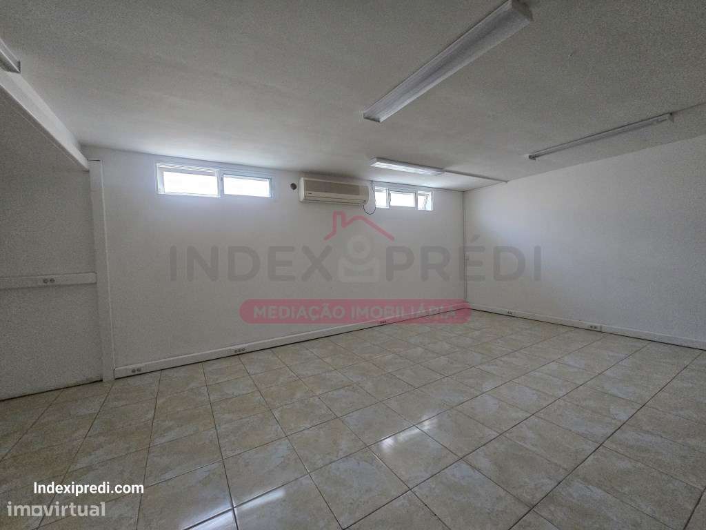 Investidores - Excelente loja com muita luz natural. - Arrendado-10