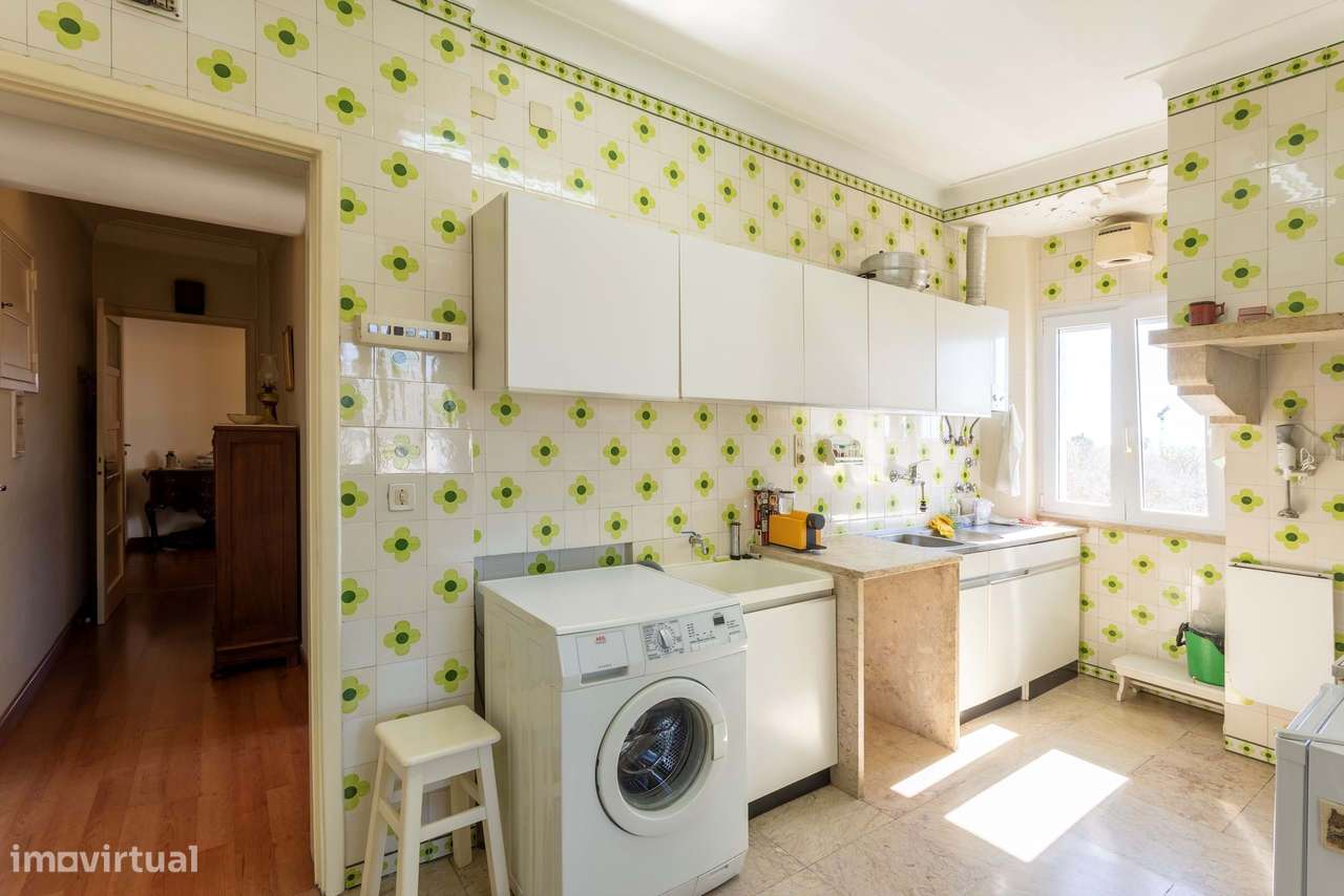 Apartamento T5 com garagem e arrecadação na Estrela, Lisboa - Grande imagem: 4/22