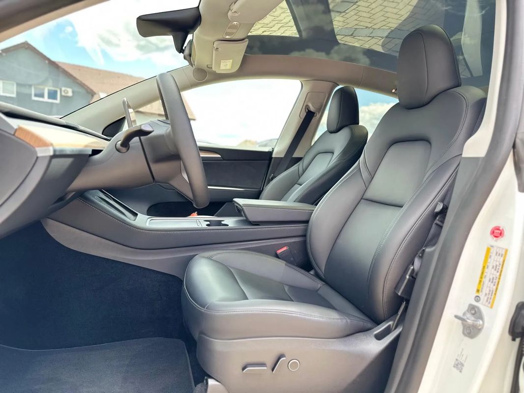 Tesla Model Y Long Range Dual Motor AWD - 8