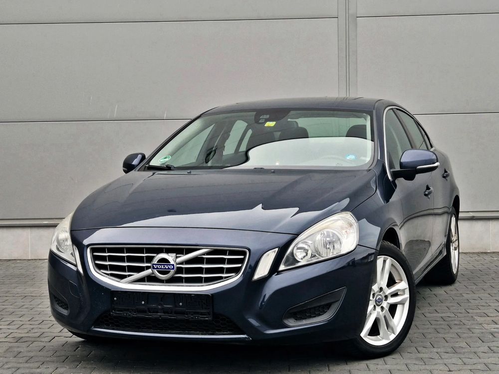 Volvo S60 II D4 R-Design 2012
