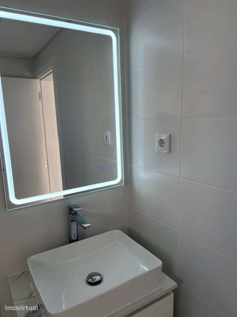 T2 c/ Quintal a ser totalmente REMODELADO!  Em frente ao Alfeite. - Grande imagem: 5/15