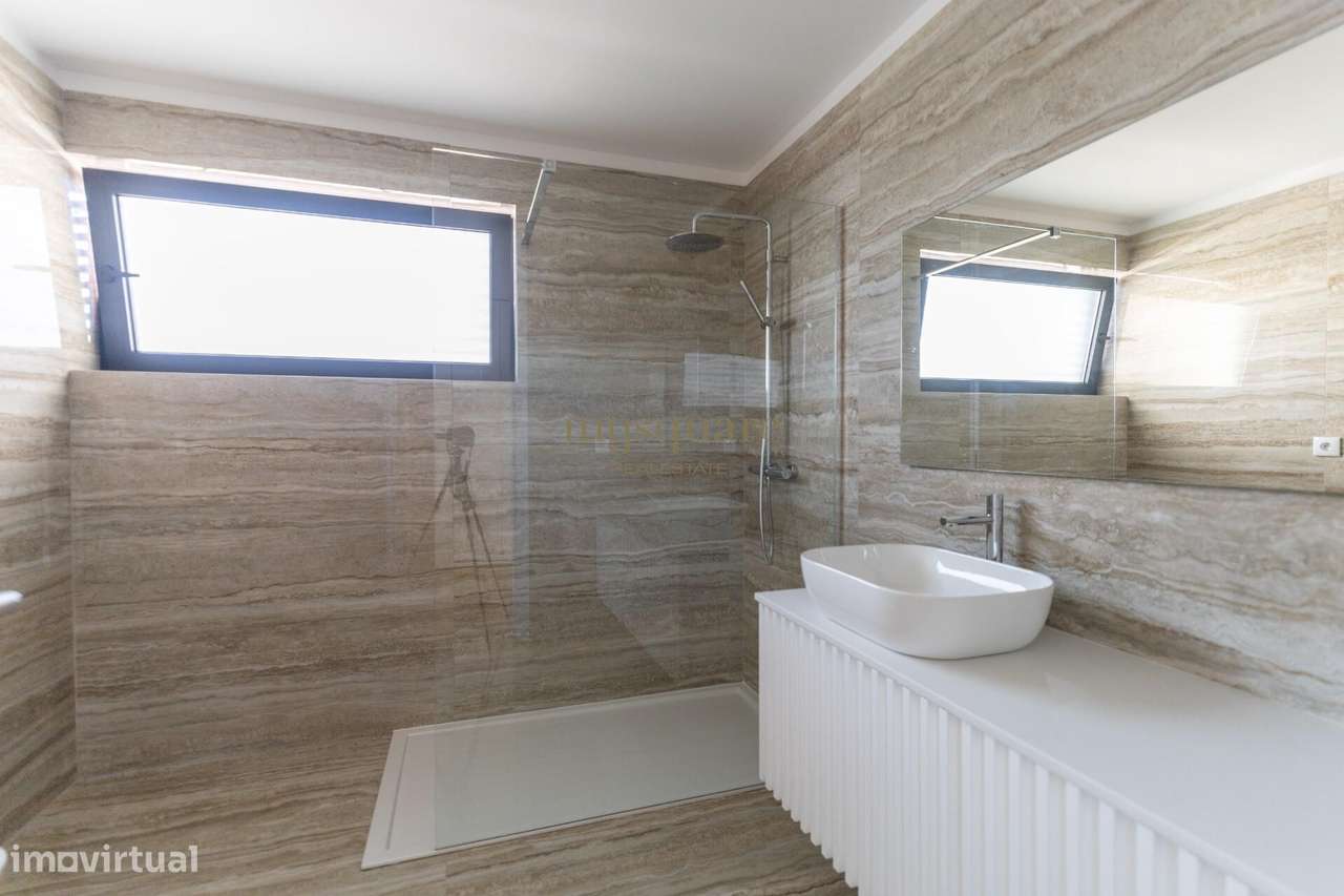 Moradia geminada T4 - Canidelo, Gaia-18