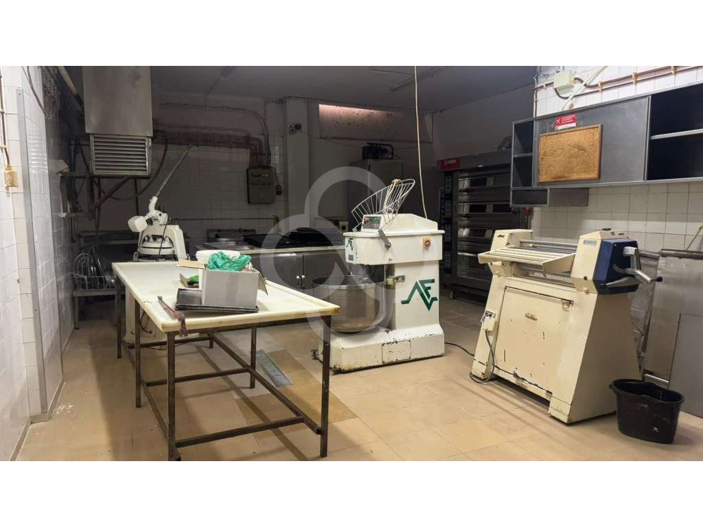 Padaria Pastelaria totalmente equipada no Casal de São Brás na Amadora - Grande imagem: 4/16