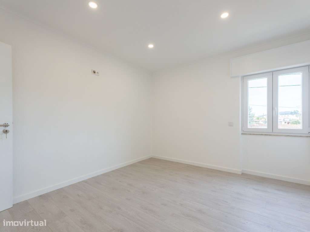 Andar de Moradia T1+1 Totalmente Remodelado | Moita do Norte-12