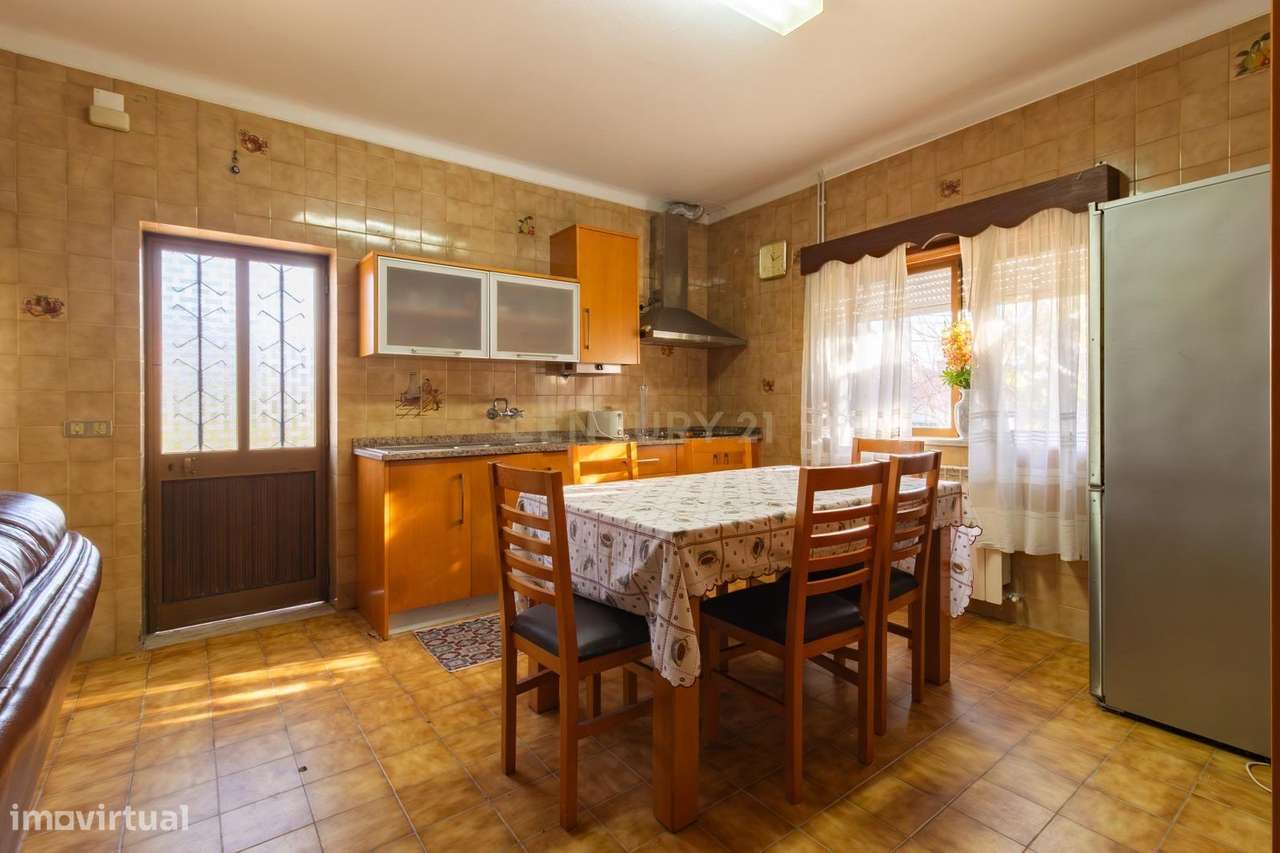 Moradia T3 com garagem e terreno – Vinha da Rainha, Soure - Grande imagem: 5/35