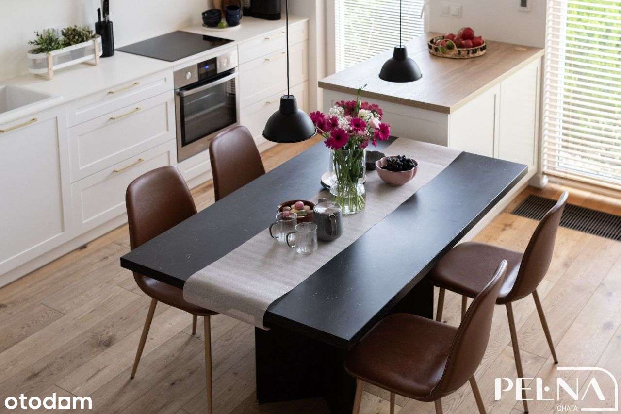 Dom w zabudowie szeregowej wraz z ogrodem i garaże-3