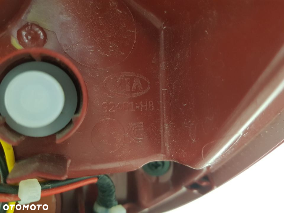 KIA STONIC 17-21 LAMPA LEWA TYŁ TYLNA W BŁOTNIK 92401-H8 - 6