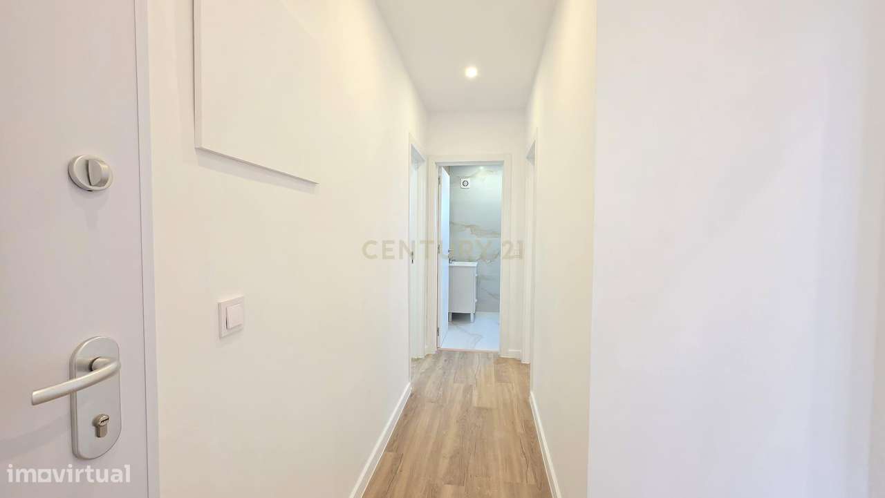 Apartamento T3 Renovado com vista Cidade e Mar em Queluz-7