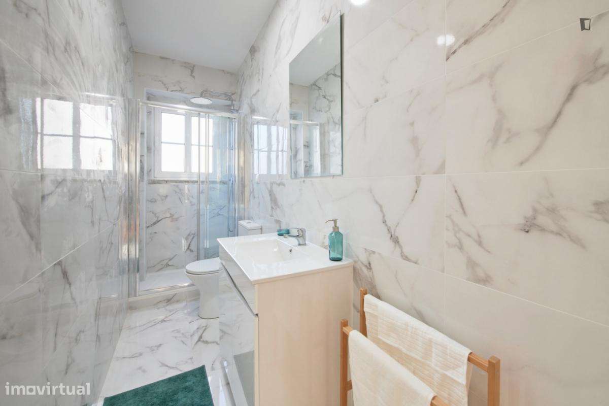 Quarto - localizado em Roma-Areeiro Lisbon - Grande imagem: 2/10