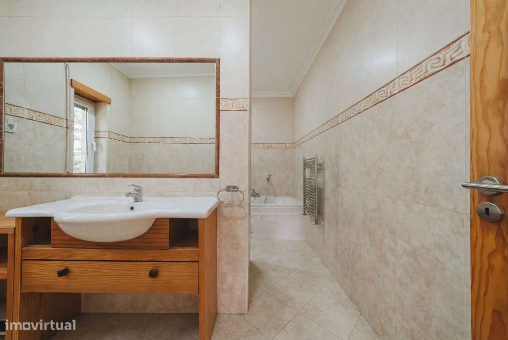 Moradia T7 isolada, com 5 suítes e vistas deslumbrantes-28