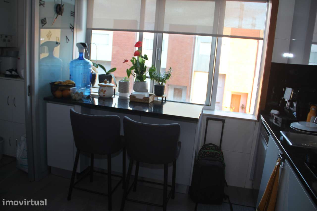 Apartamento T3 com 2 frentes na Maia-12