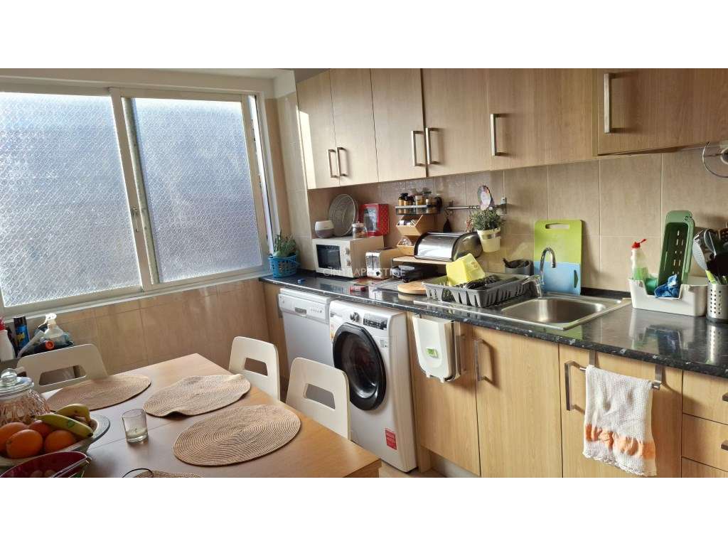 Apartamento T2 Totalmente Remodelado - Portela de Sintra-10