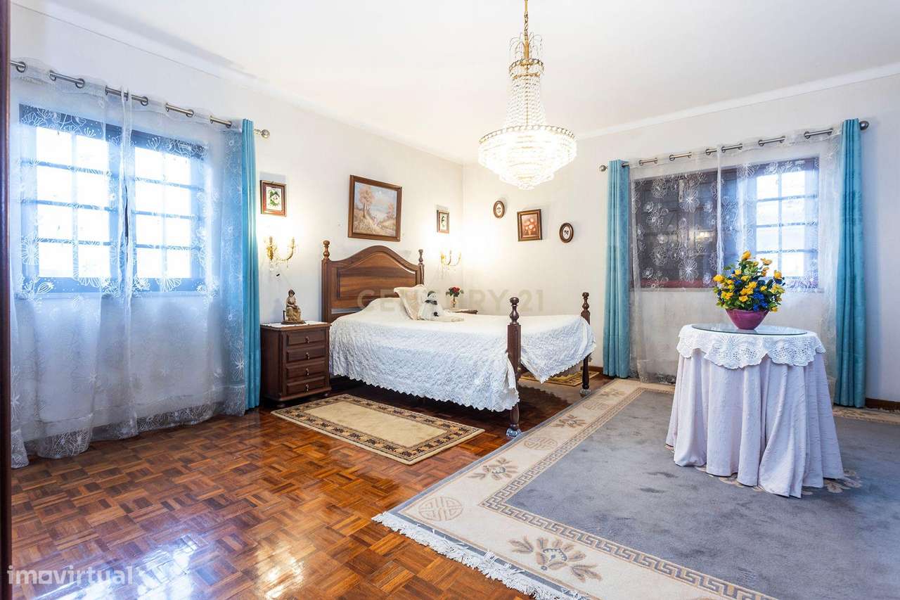 Moradia com características únicas na Aroeira-14