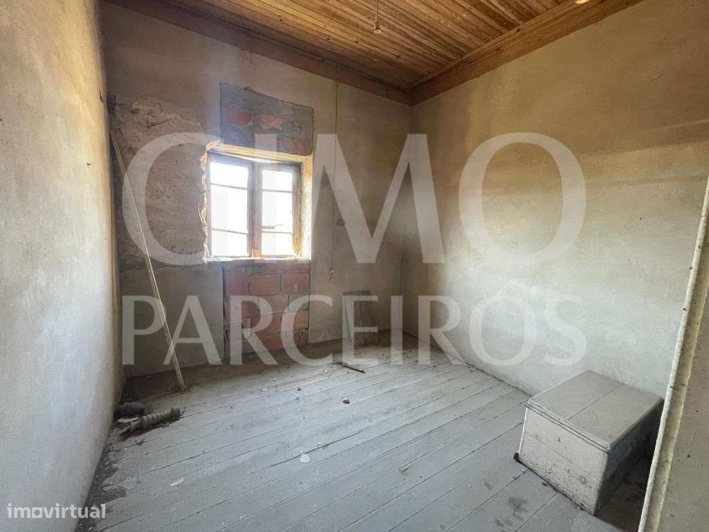 Moradia T4 para Remodelar em Oliveirinha + Terreno a poucos minutos...-20