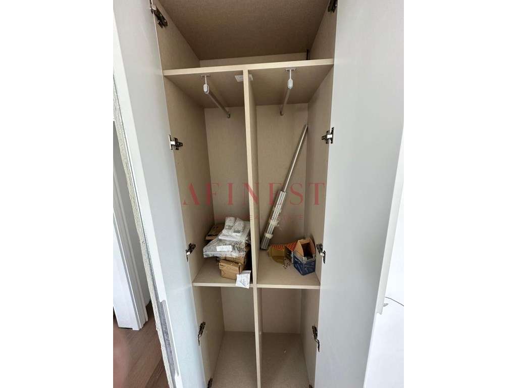 APARTAMENTO T1 EM CARNAXIDE-9
