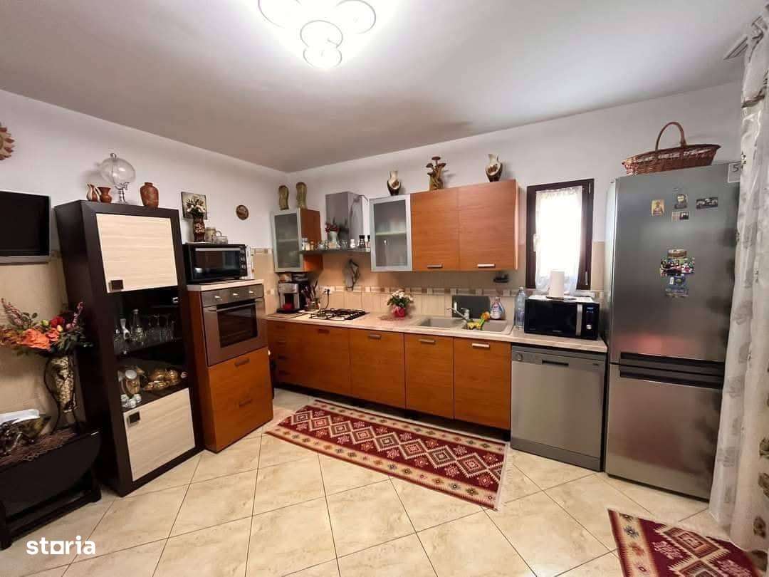 De vanzare Vila in Roman,mobilata,utilata,Pret 189.000 euro - Imagine principală: 3/20