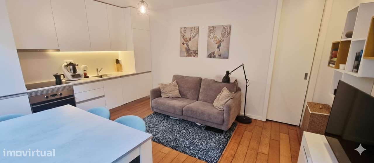 T1 Renovado com Terraço, Jardim de Inverno e Garagem-5