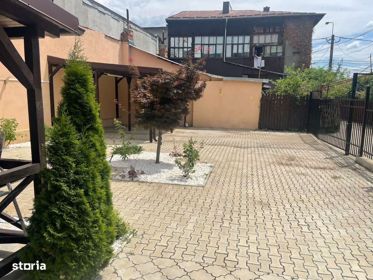 Central str.Valeni,vila P+1,de inchiriat - Imagine principală: 2/20