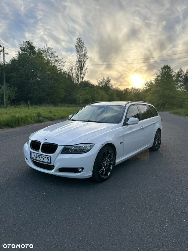 BMW Seria 3 320d DPF Touring - 1