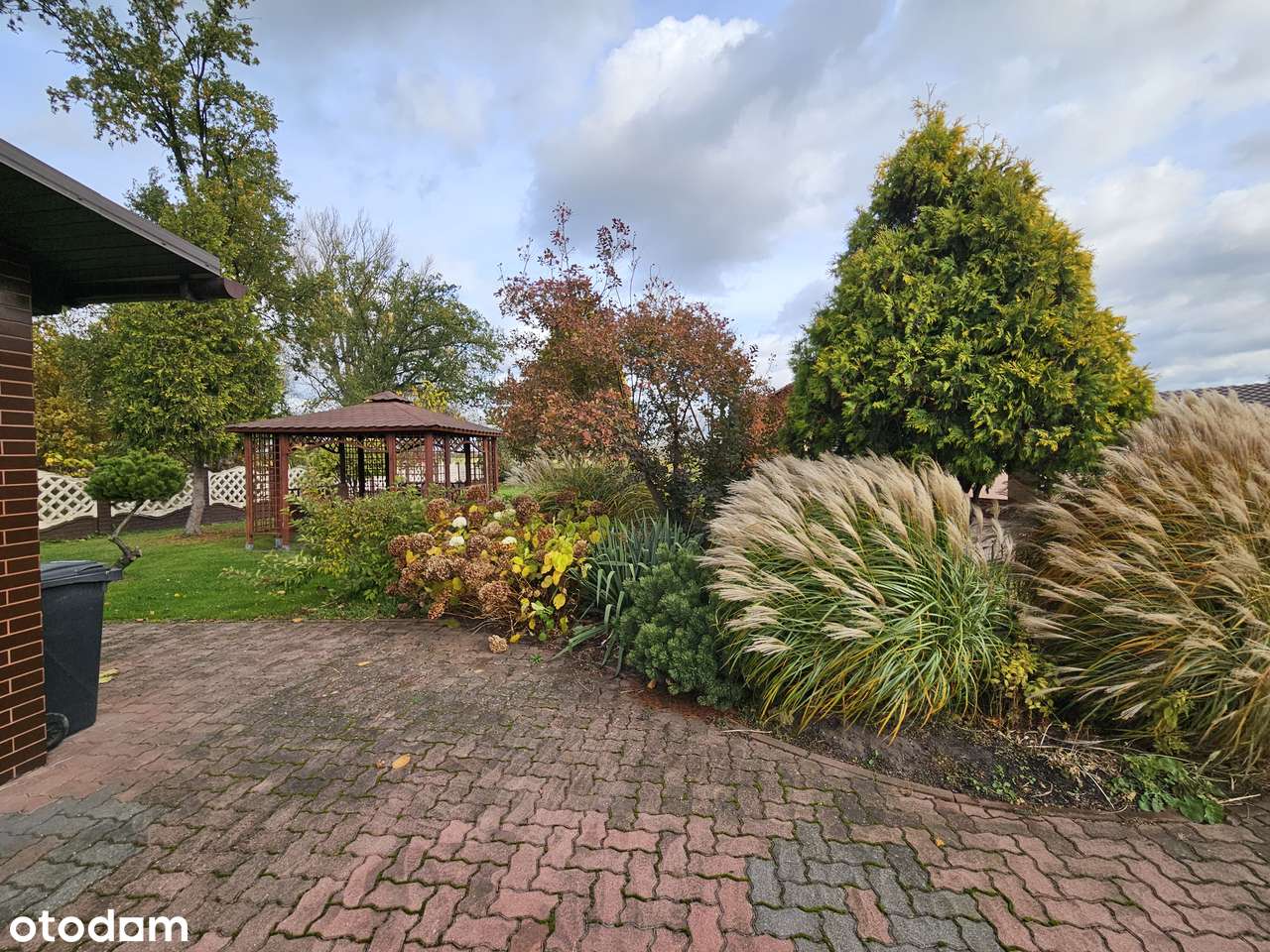 Dom z zabudowaniami gospodarczymi-11