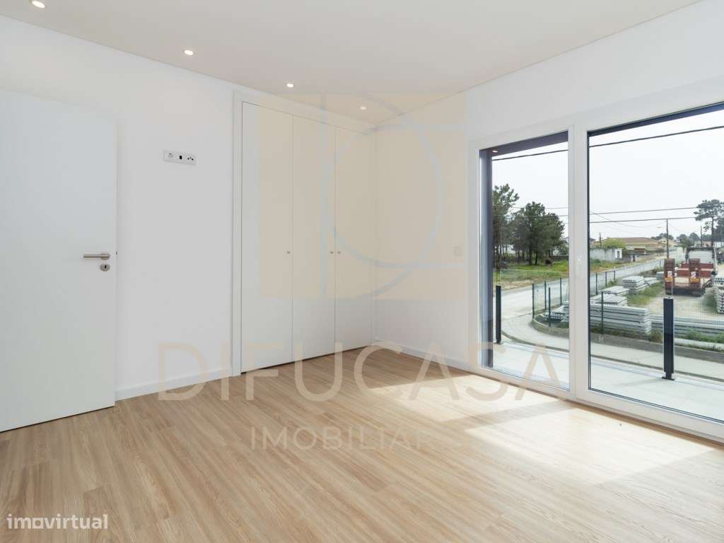 R268 Moradia Duplex - Localizada no centro de Fernão Ferro-27