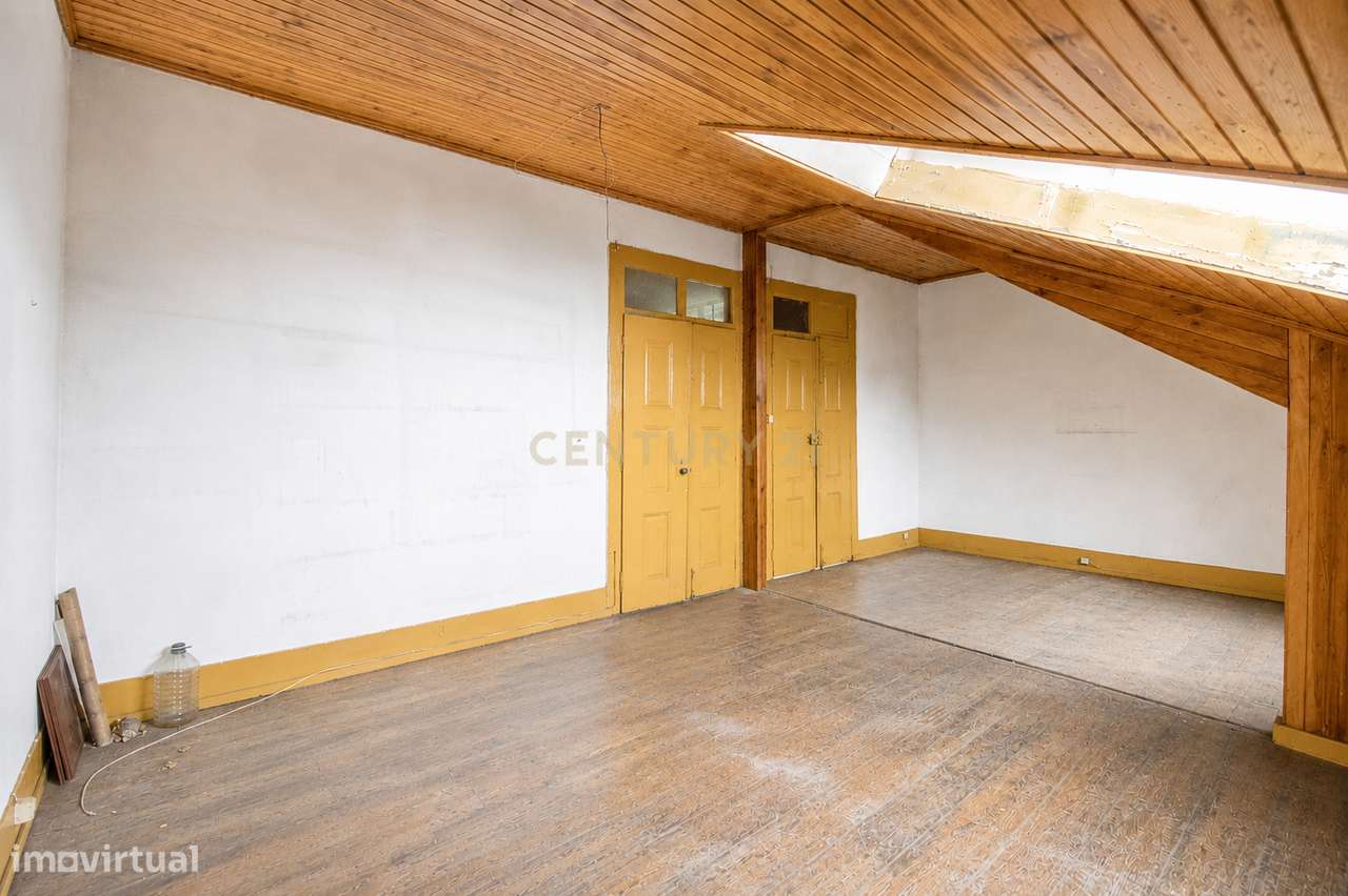 Apartamento 4 na Rua da Sofia — História, centralidade e potencial de-15
