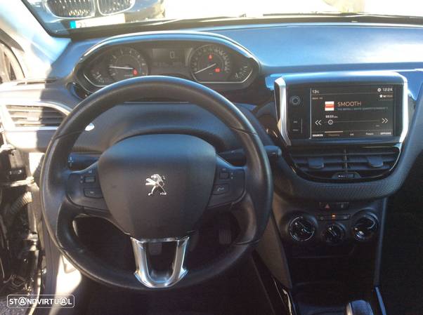 Peugeot 2008 1.2 PureTech Signature - 29