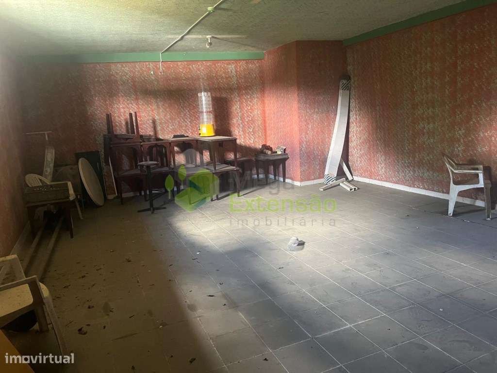 Antigo bar, para recuperar, perto de Alcoentre - junto à A1, com lo...-29