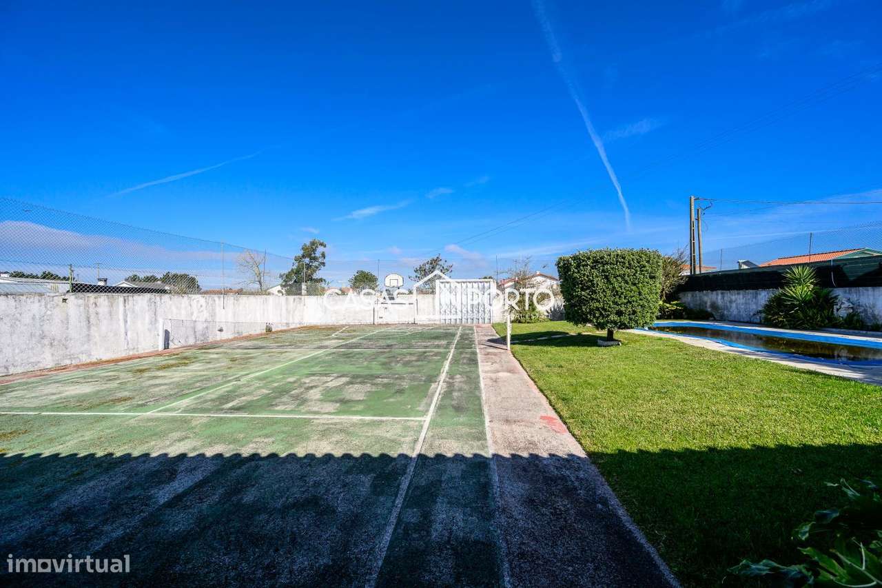 Moradia V5 - Estilo Americano com Piscina e Campo de Ténis – Entre-11
