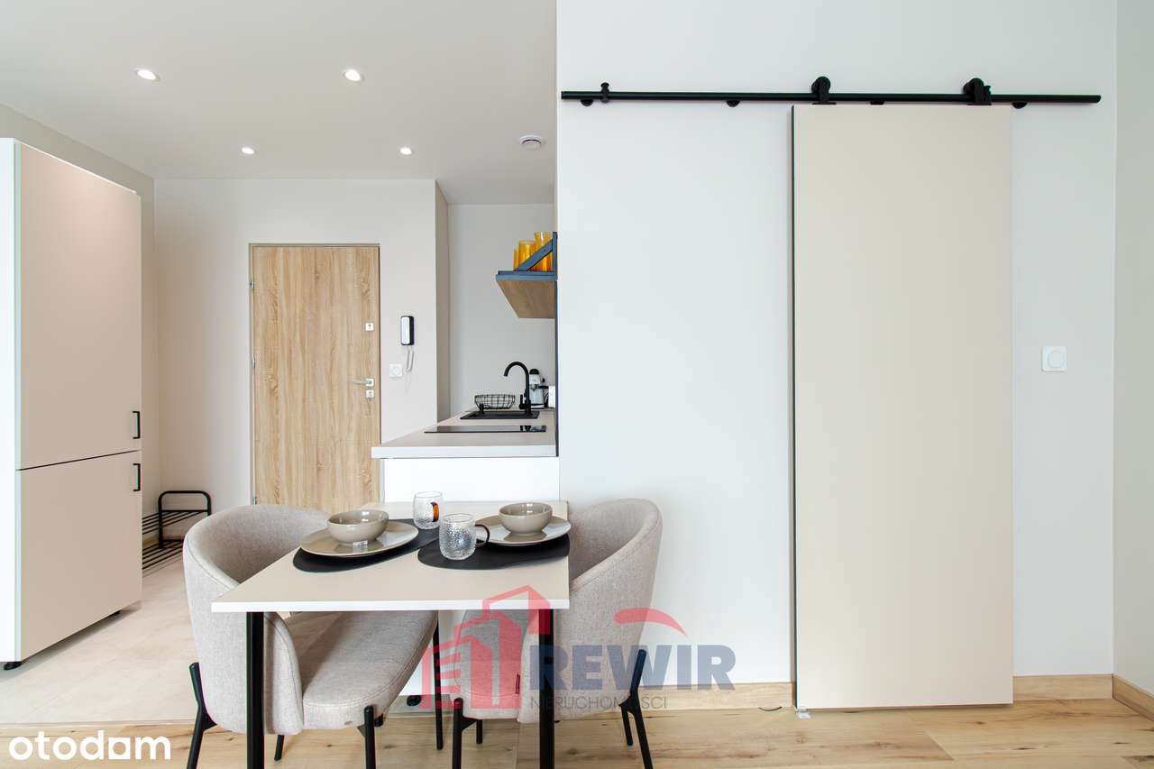 Kawalerka z dużym balkonem na 10 piętrze-3