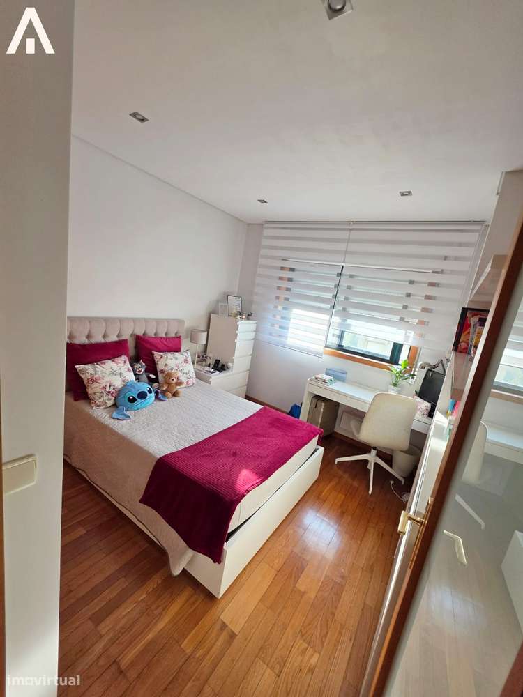 Cobertura T4 Duplex com terraços e duas garagens-11