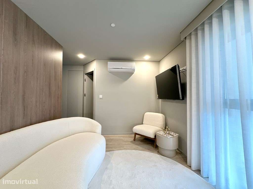 Apartamento T3 com garagem em palacete renovado em Lisboa-7