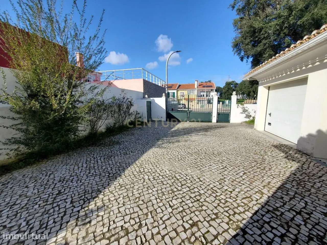 Espaço, conforto e qualidade — Moradia T4 no Vale da Rosa - Grande imagem: 2/34