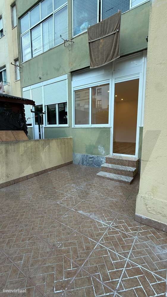 T2 com Pátio Privativo nas Mercês – O Seu Refúgio ao Ar Livre-21